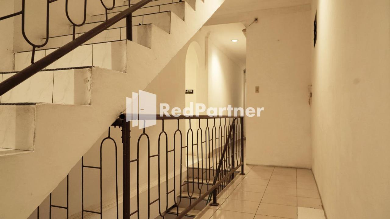 Wisma Sederhana Mitra Reddoorz Medan Exterior foto